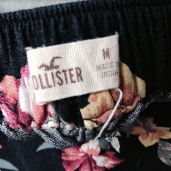 Two Piece Floral Set (Crop Top & Shorts) Hollister - Picture 7 of 7
